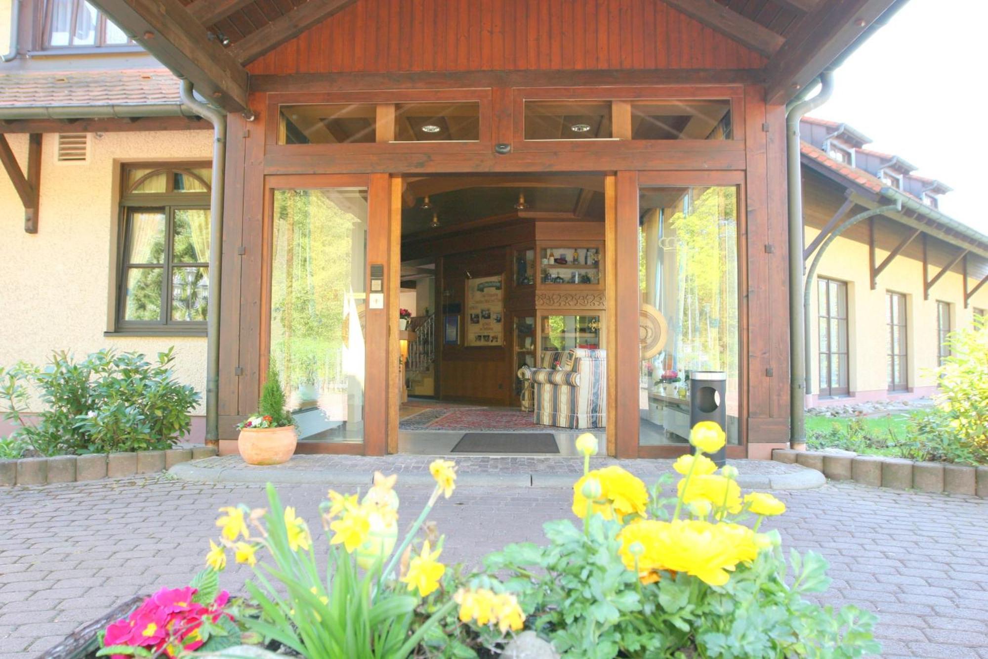 Krone Am Park - Gaestehaus Des Hotel Krone Alzenau in Unterfranken Exterior photo